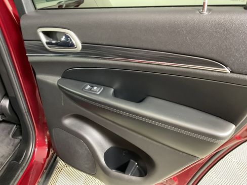 Used 2019 Jeep Grand Cherokee Limited AWD/4WD image 22