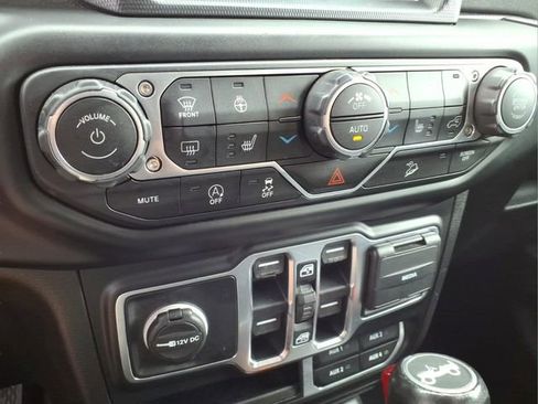 Used 2020 Jeep Wrangler Unlimited Sahara w/ Uconnect 4C Nav & Sound Group AWD/4WD image 21