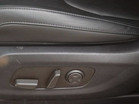 Used 2025 Kia Carnival FWD image 17