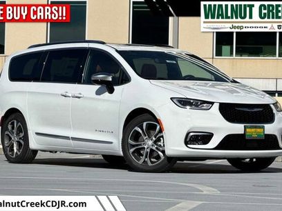 New 2026 Chrysler Pacifica Pinnacle