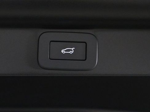 Used 2025 Land Rover Range Rover SE image 9