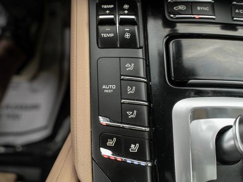 Used 2016 Porsche Cayenne AWD/4WD image 31