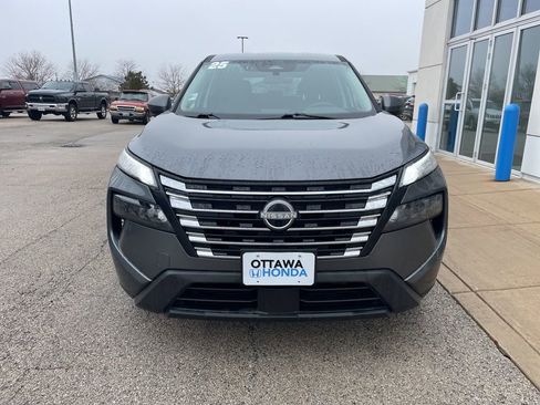 Used 2025 Nissan Rogue SV AWD/4WD image 3