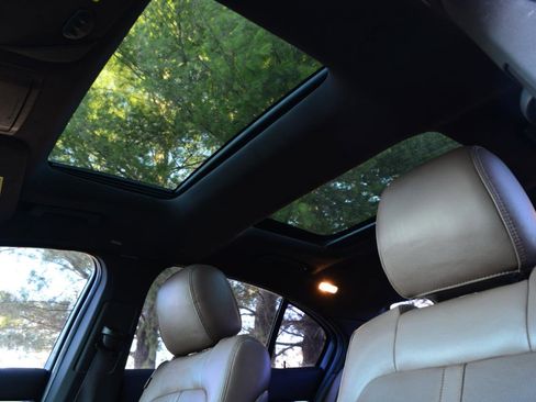 Used 2013 Lincoln MKS image 23