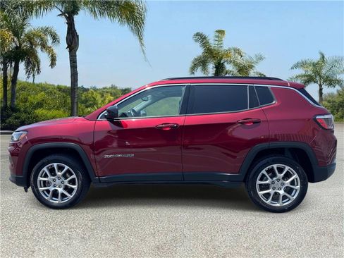 Certified 2022 Jeep Compass Latitude w/ Sun and Sound Group AWD/4WD image 2
