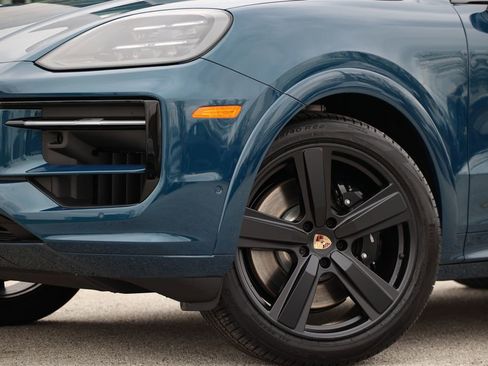 New 2026 Porsche Cayenne GTS image 21