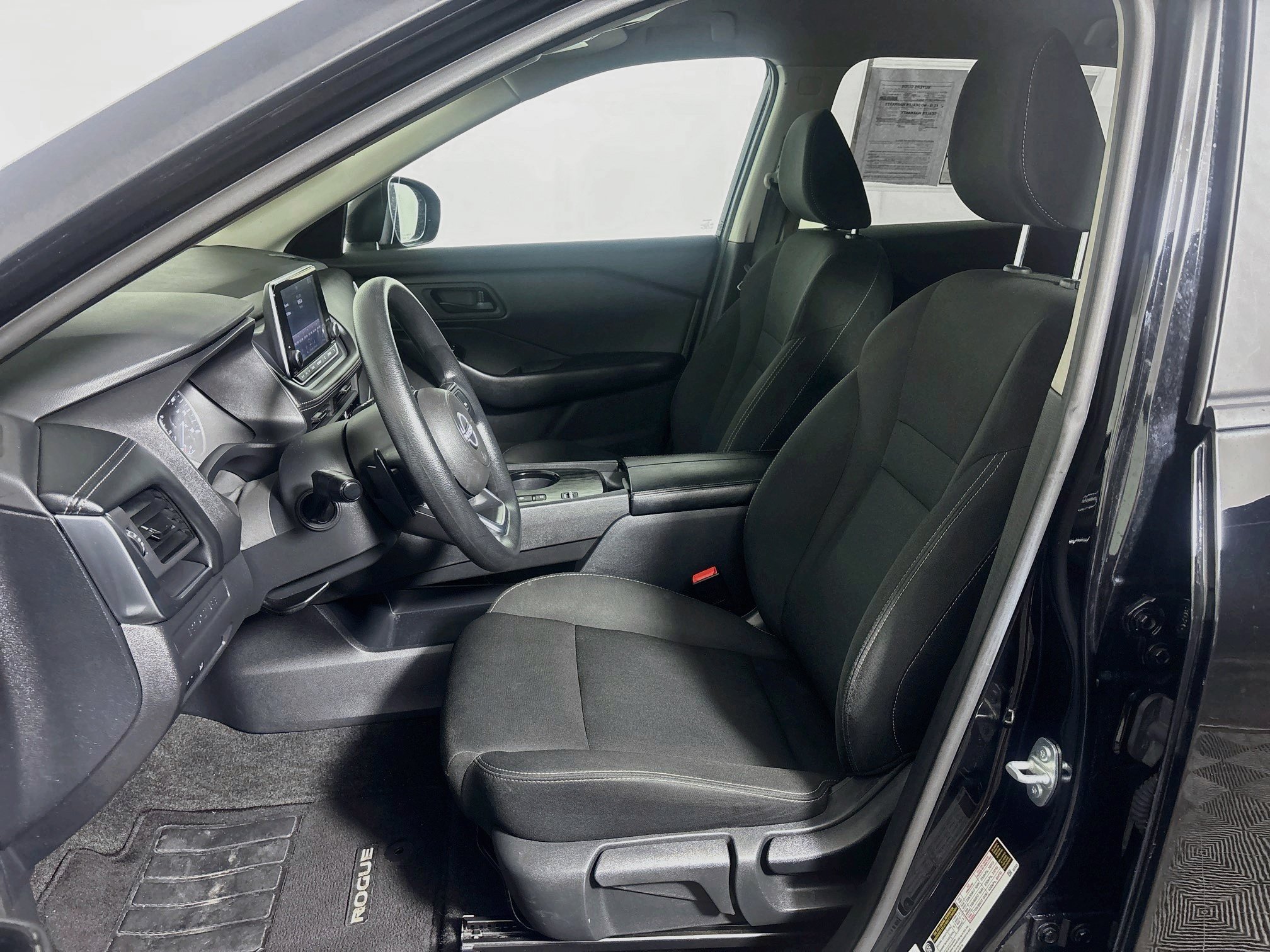 Used 2024 Nissan Rogue S FWD image 14