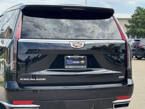 Used 2023 Cadillac Escalade Premium Luxury RWD image 8