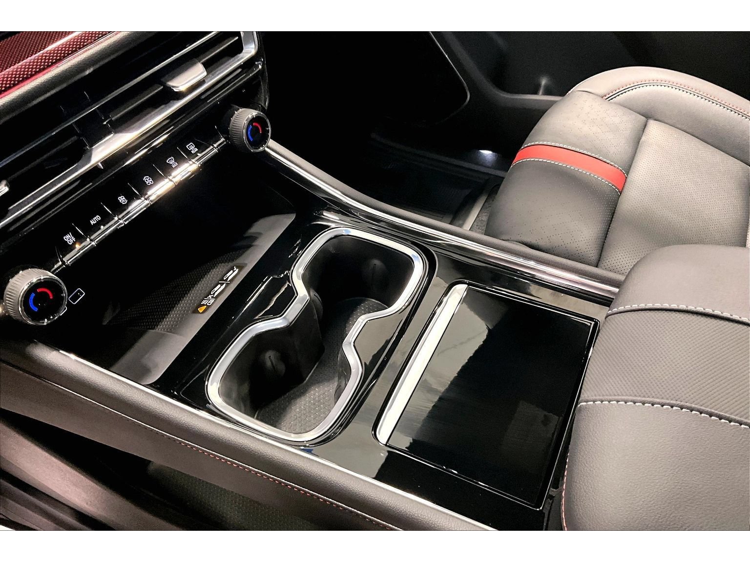 New 2026 Chevrolet Traverse RS w/ LPO, Floor Liner Package FWD image 9