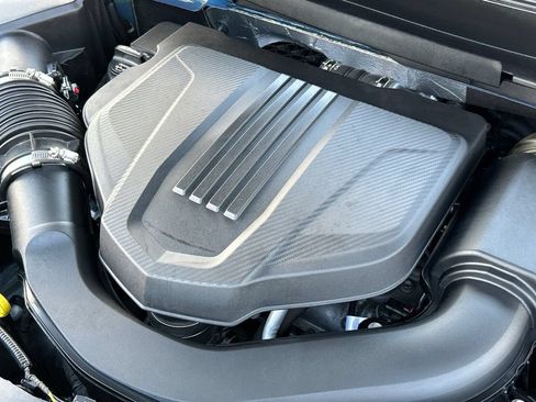 Used 2025 Chevrolet Traverse LT AWD/4WD image 30