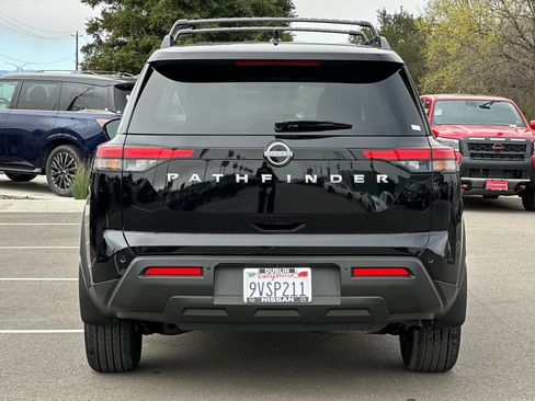 Certified 2025 Nissan Pathfinder SV image 5