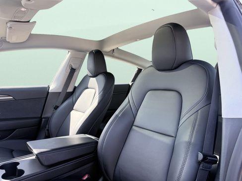 Used 2023 Tesla Model 3 Standard Range image 28