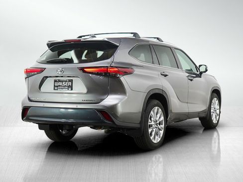 Used 2025 Toyota Highlander Limited AWD/4WD image 5