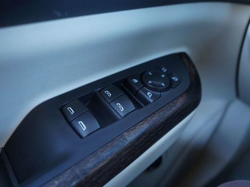 Used 2021 GMC Acadia Denali w/ Denali Technology Package image 25