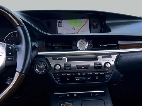 Used 2014 Lexus ES 350 w/ Luxury Package FWD image 7