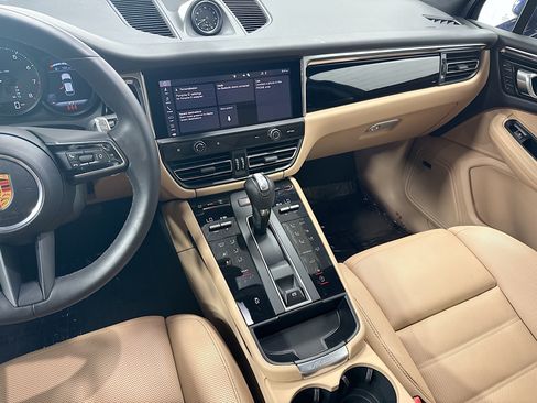 Certified 2026 Porsche Macan AWD/4WD image 19