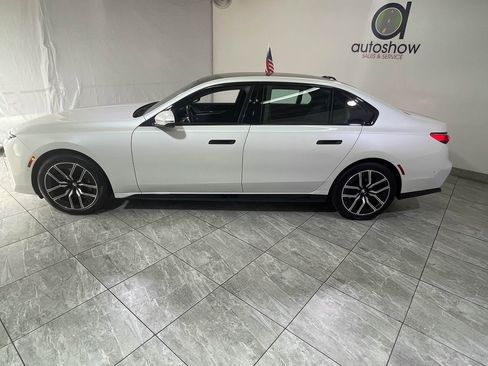 Used 2025 BMW 740i xDrive image 4