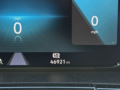 Used 2024 Volkswagen Atlas Cross Sport SE image 11