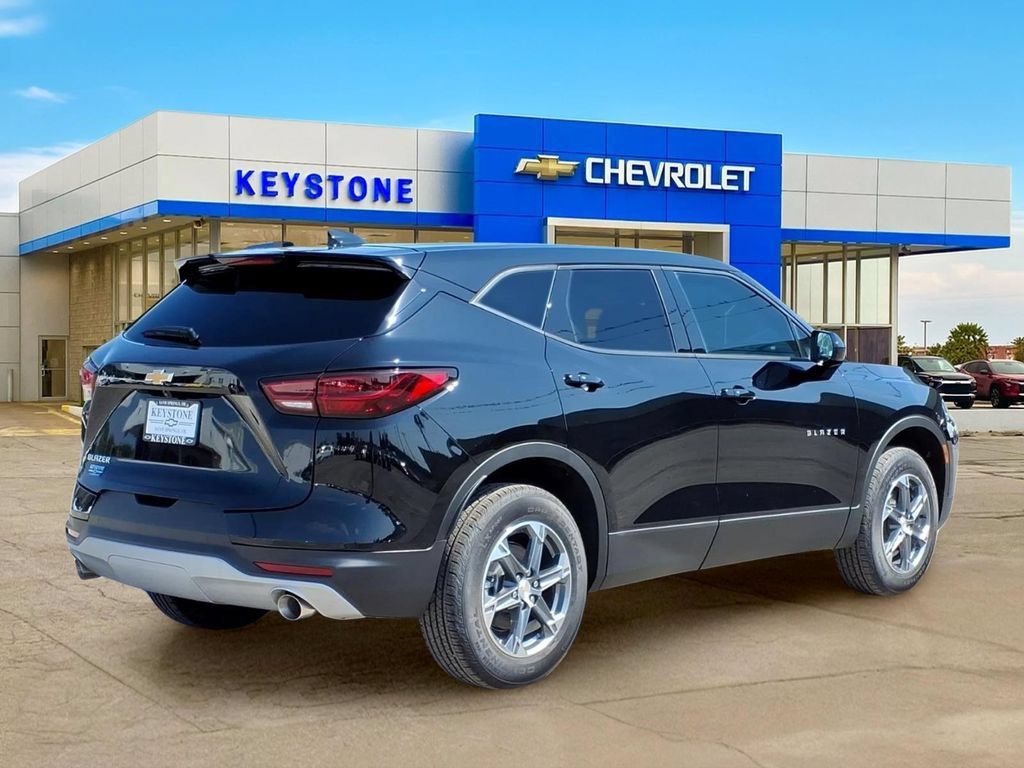 Used 2026 Chevrolet Blazer LT FWD image 7