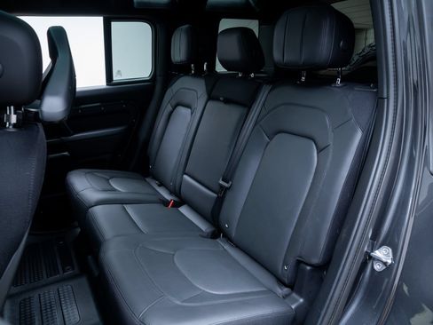 Used 2025 Land Rover Defender 110 V8 AWD/4WD image 21