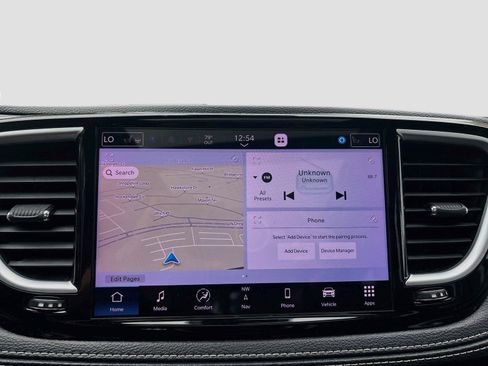 Used 2023 Chrysler Pacifica Limited FWD image 33