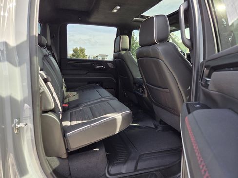 Used 2024 GMC Sierra 2500 AT4X image 5