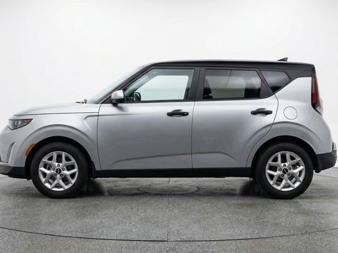 Used 2025 Kia Soul LX w/ LX Technology Package image 5