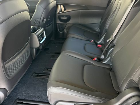 New 2026 Kia Carnival SX w/ SX Dark Edition Package FWD image 9