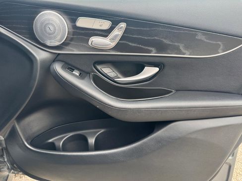 Used 2018 Mercedes-Benz GLC 300 4MATIC image 25