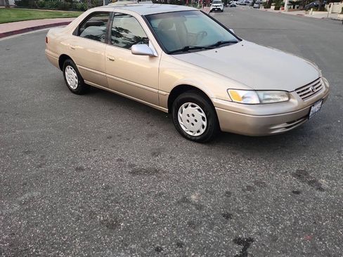 Used 1998 Toyota Camry XLE FWD image 4