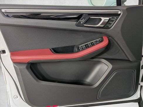 Certified 2023 Porsche Macan AWD/4WD image 13