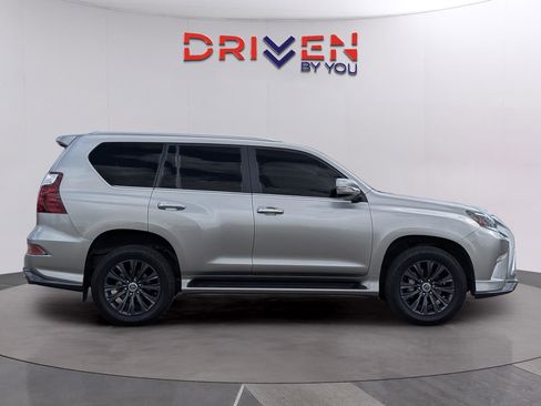 Used 2022 Lexus GX 460 Premium w/ Accessory Package image 6