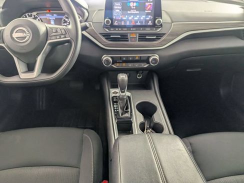 Used 2025 Nissan Altima 2.5 SV FWD image 24