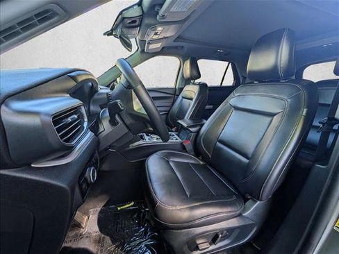 Used 2023 Ford Explorer XLT w/ Equipment Group 202A AWD/4WD image 10