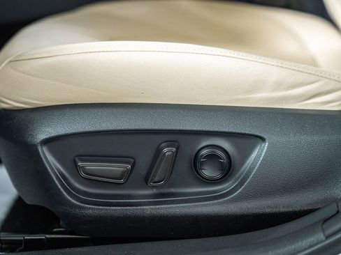 Used 2020 Toyota Avalon XLE w/ Moonroof Package image 38