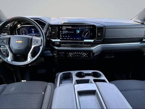 Used 2025 Chevrolet Silverado 2500 LT w/ Convenience Package AWD/4WD image 8