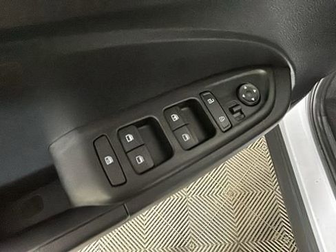 Used 2024 Hyundai Venue SE FWD image 11