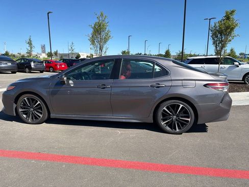 Used 2018 Toyota Camry XSE FWD image 8