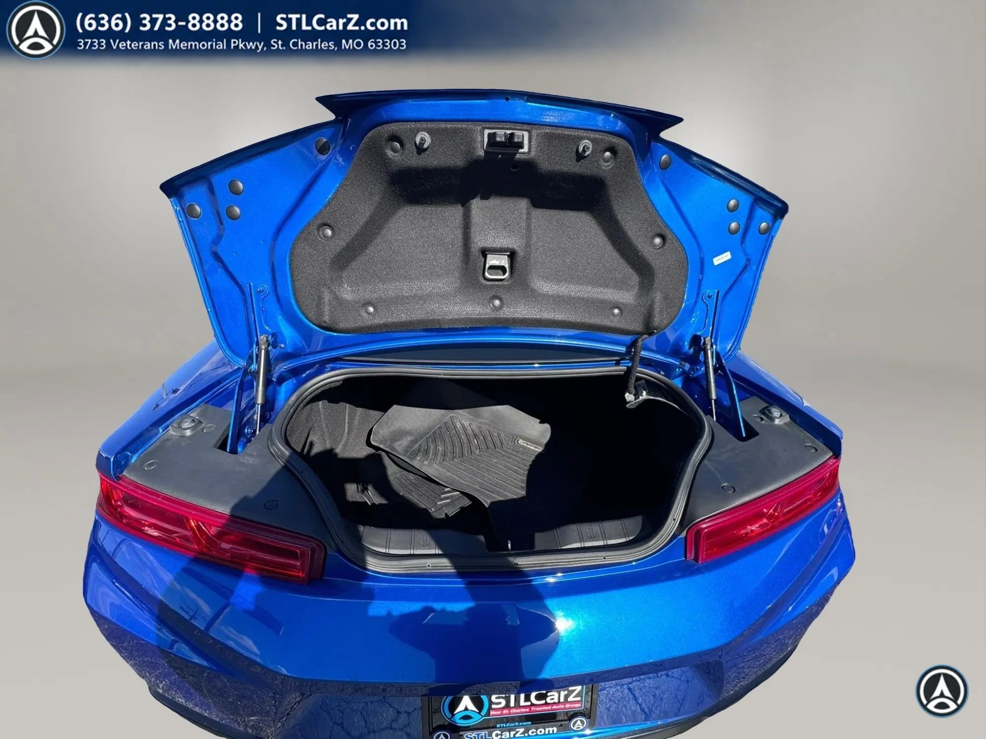 Used 2018 Chevrolet Camaro LT w/ Technology Package RWD image 12