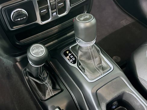 Used 2022 Jeep Wrangler Sahara image 24