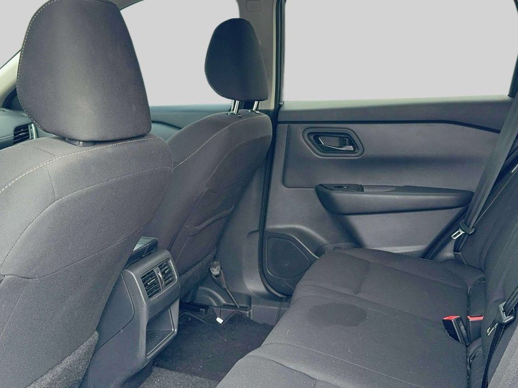 Used 2025 Nissan Rogue S AWD/4WD image 9