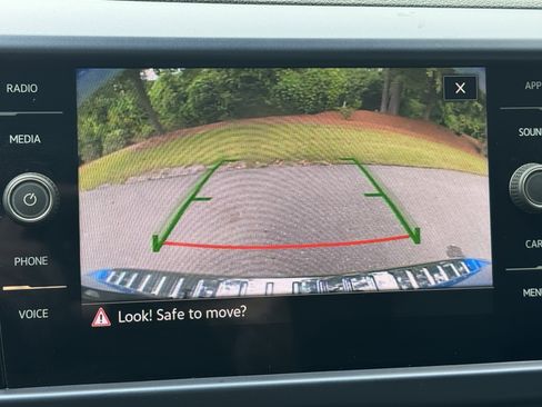 Used 2024 Volkswagen Taos SE image 30