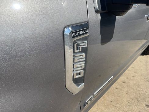 Used 2022 Ford F250 Platinum image 5