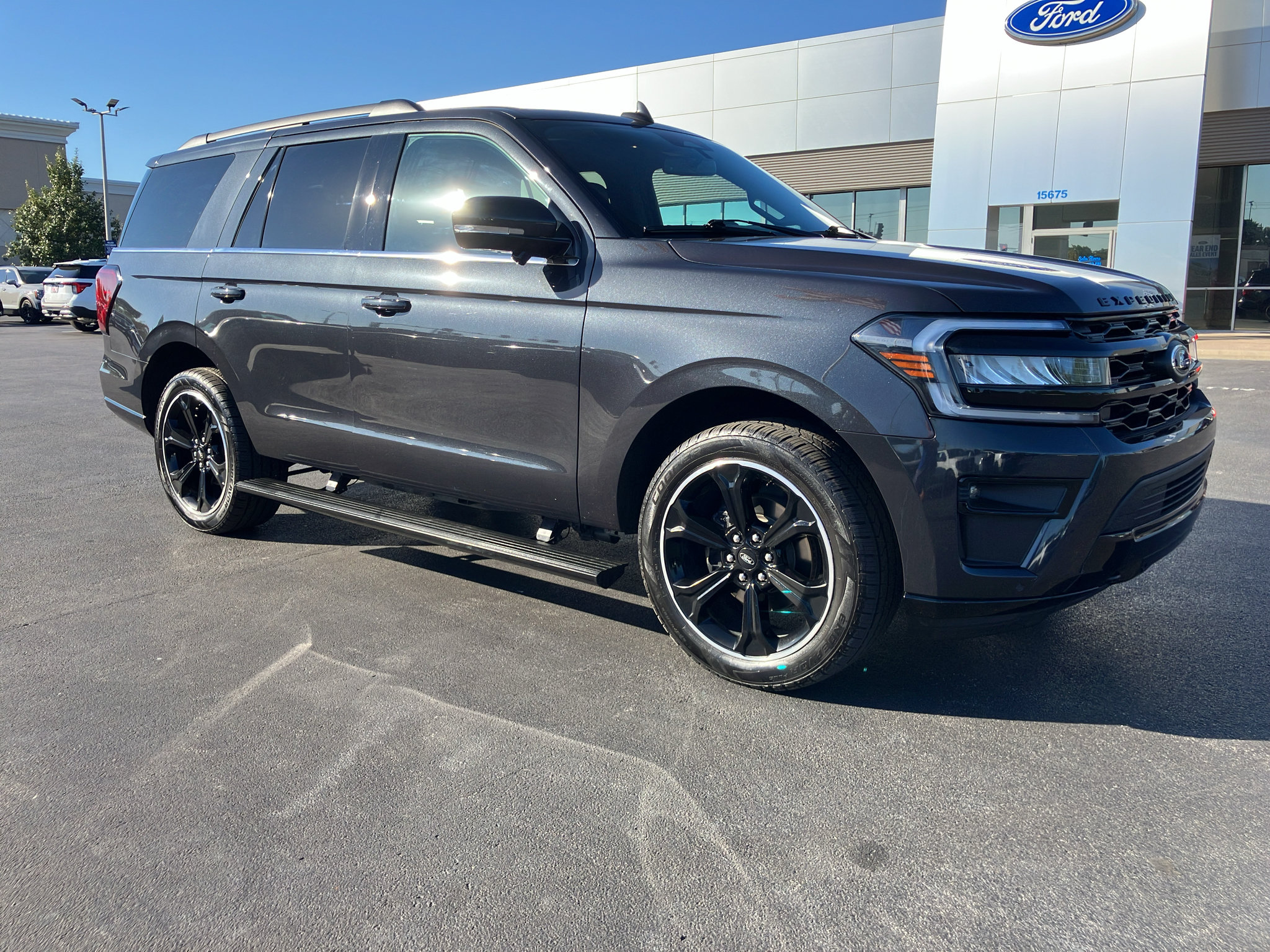Used 2023 Ford Expedition Limited AWD/4WD image 8