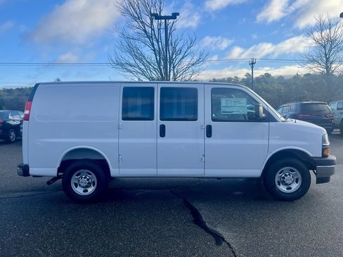 New 2025 Chevrolet Express 2500 Work Van image 7