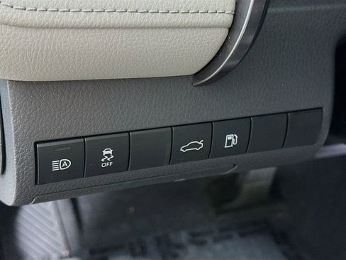 Certified 2018 Toyota Camry LE FWD image 18