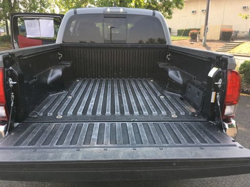 Used 2021 Toyota Tacoma SR5 AWD/4WD image 35