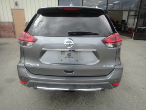 Used 2020 Nissan Rogue SV image 5