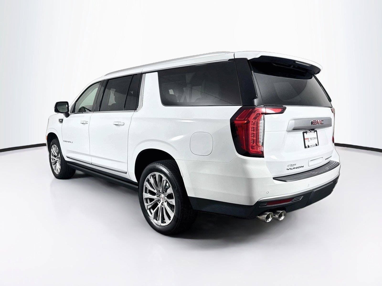 Used 2024 GMC Yukon XL Denali AWD/4WD image 13