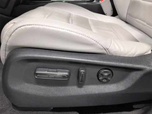 Used 2018 Honda CR-V Touring image 18